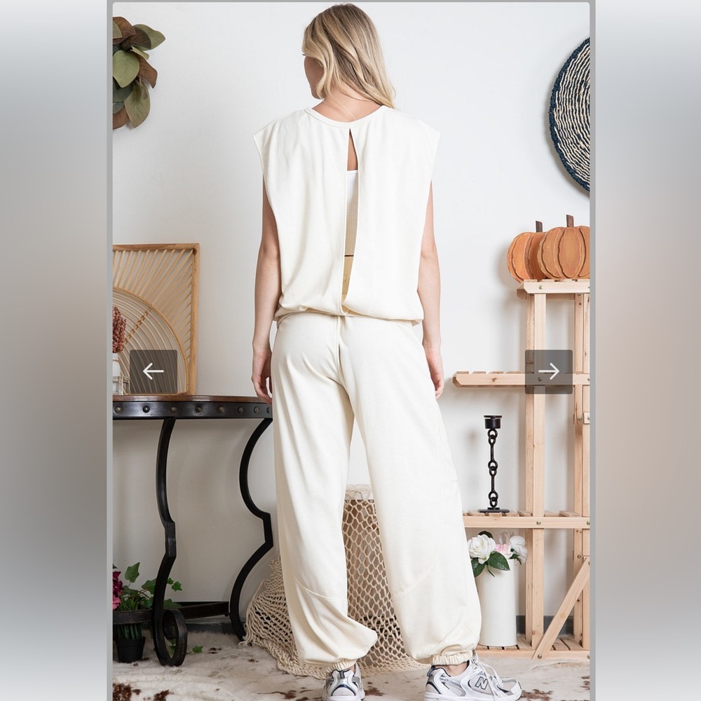 B9062-(🚨 5 COLORS) OPEN BACK SLEEVELESS SWEAT TOP & PANTS SET - Picture 6 of 12